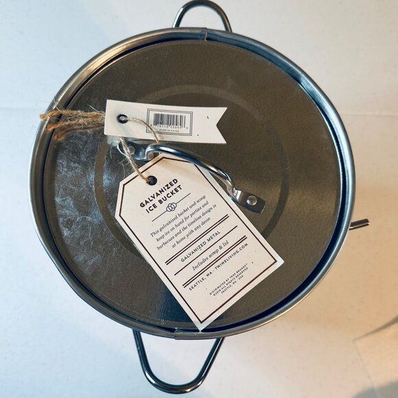 Galvanized Metal Ice Bucket Insulated With Lid & Scoop - Picture 8 of 11